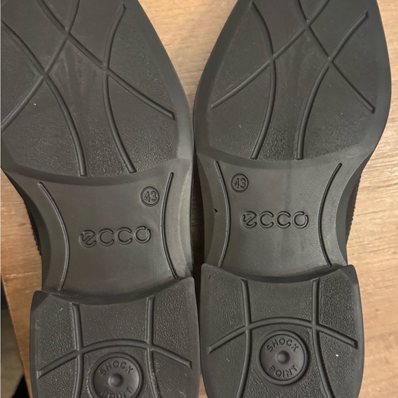 Men’s Ecco Black Slip On Dress Shoes - Picture 2 of 3